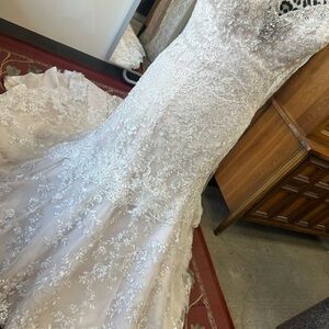 Elegant White Lace Wedding Dress
